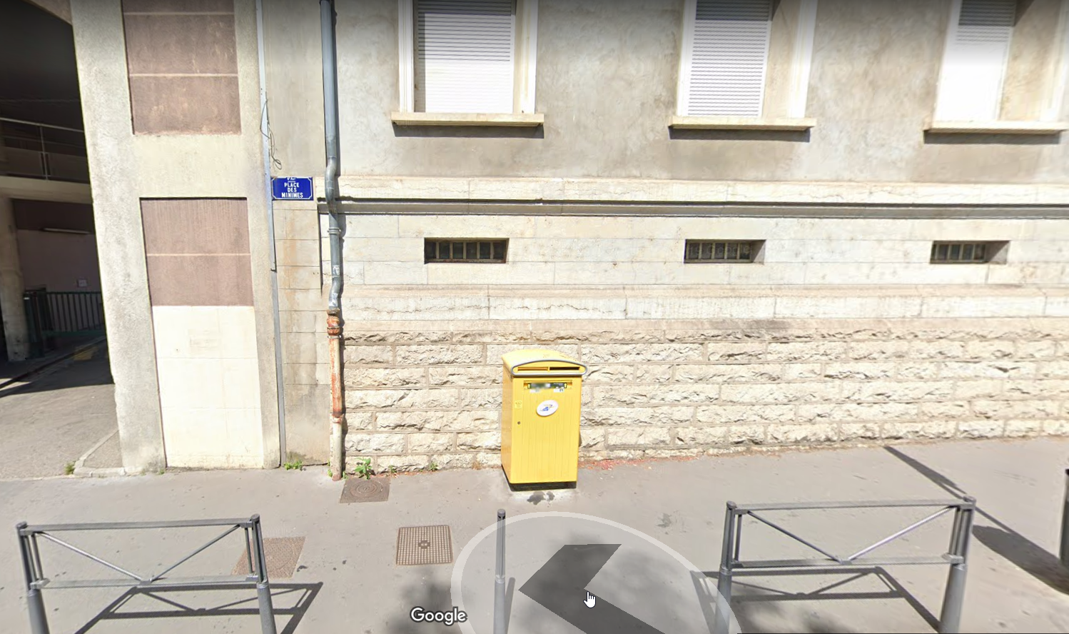 Entrée 1 place des Minimes - 69005 Lyon